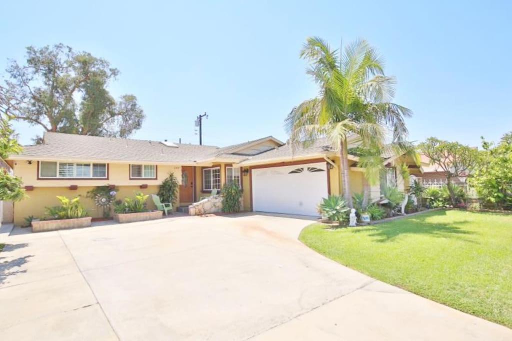 5 Rooms Villa Near Disneyland, Golf Course And Trial To Beach 산타아나 외부 사진