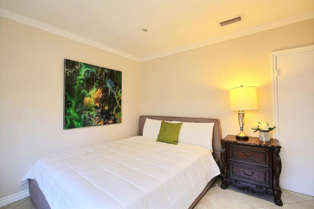 5 Rooms Villa Near Disneyland, Golf Course And Trial To Beach 산타아나 외부 사진