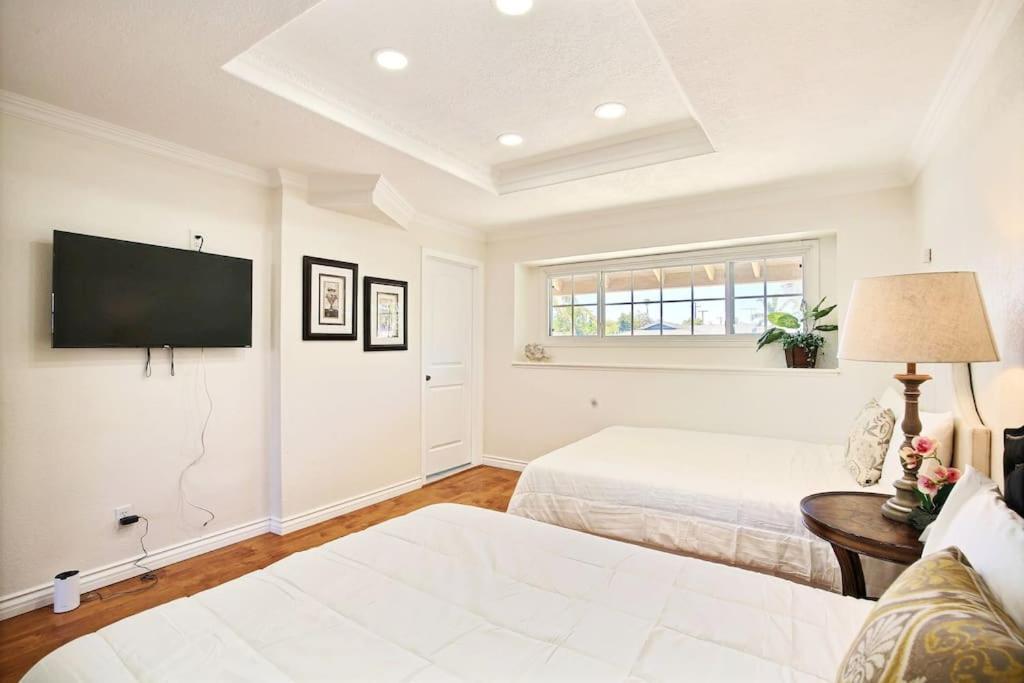 5 Rooms Villa Near Disneyland, Golf Course And Trial To Beach 산타아나 외부 사진